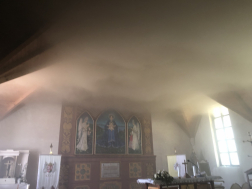 Füst a templom mennyezeténél