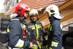 Három tűzoltó beszélget