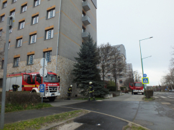 Kollégium épülete előtt tűzoltóautó