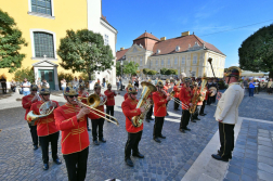 Zenekar a téren