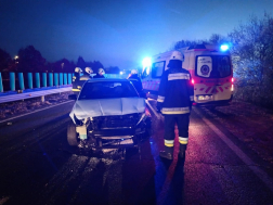 balesetben összetört autó