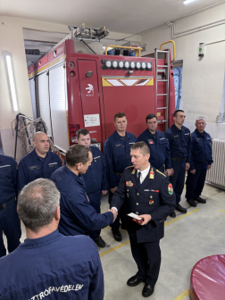 Elismerések átadása