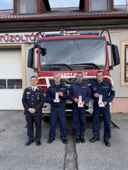 Elismerések átadása