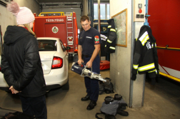 ajándékcsomagok átadása