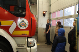 ajándékcsomagok átadása