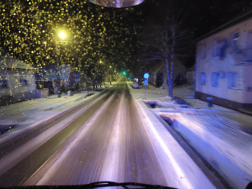 Kamionok mentése a havas úton