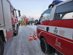 önkéntes tűzoltók járművei