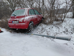 árokba csúszott autó mentése