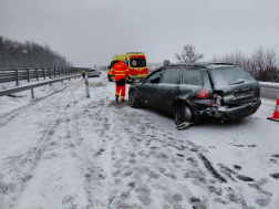 összetört autó hátulról