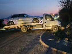 felborult tréler balesete