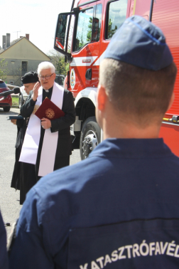 tűzoltóautó ünnepélyes átadása