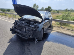 összetört autó