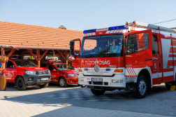 tűzoltóautó ünnepéplyes átadási ünnepsége