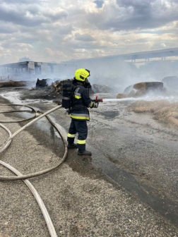 Kigyulladt szalmatároló oltása