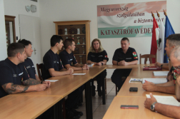 tűzoltó őrmesterek fogadásának pillanatai