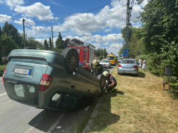 felborult autó