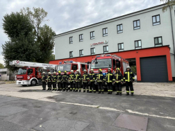 megemlékezés a laktanya előtt