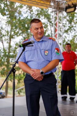 Felvonulás és ünnepség Baracson