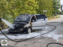 kigyulladt autó oltása