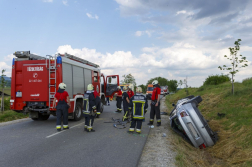 Árokba borult egy autó Móron