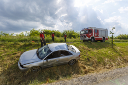 Árokba borult egy autó Móron