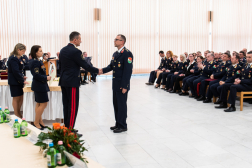 Góra Zoltán kezet fog Réger Istvánnal